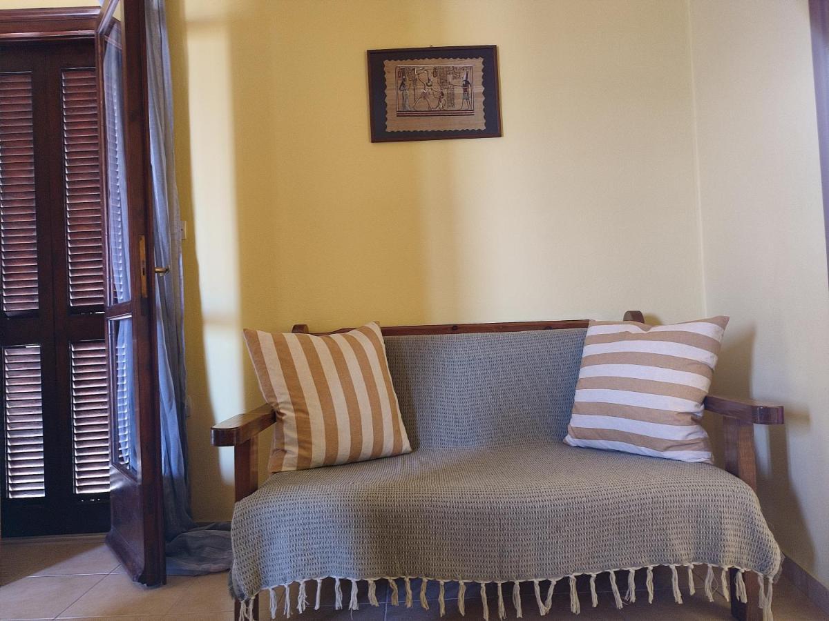 Niki'S Apartment อายิโอสนิโกลาโอส ภายนอก รูปภาพ