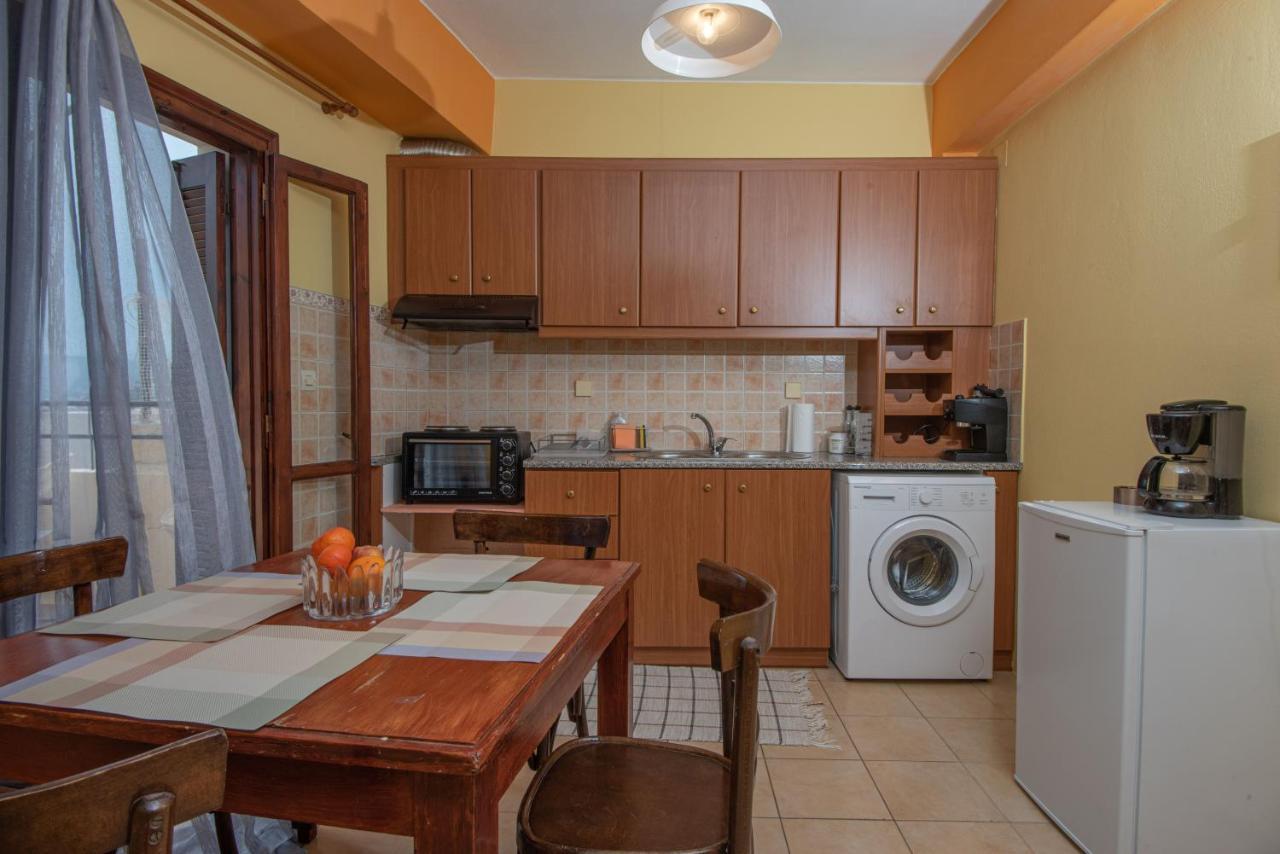 Niki'S Apartment อายิโอสนิโกลาโอส ภายนอก รูปภาพ